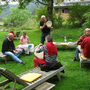 Trommeln im Garten